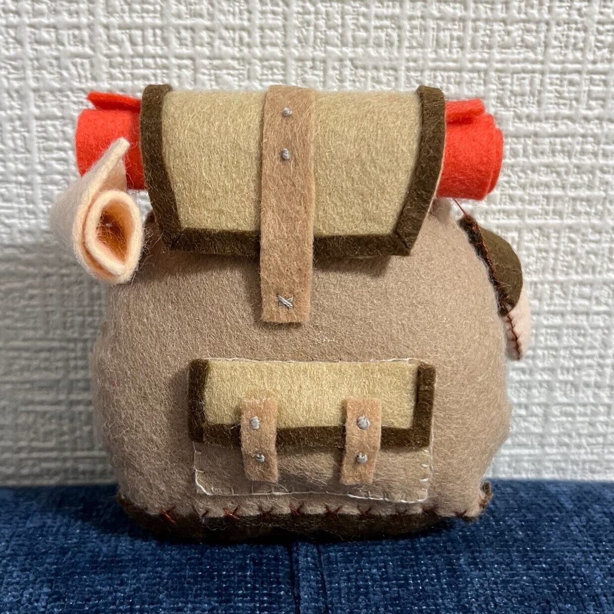 ゼルダの伝説、コログの手のひらサイズのぬいぐるみ作り方紹介。リュックの写真